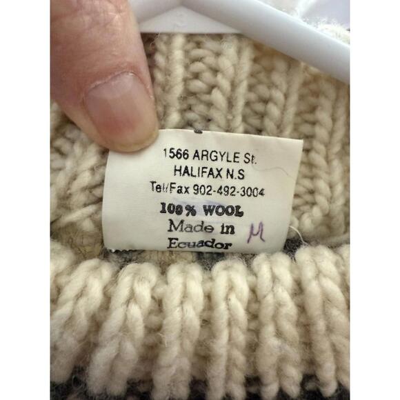 Heavy Wool Sweater, Vintage, Made in Ecuador, Size Small/Medium, Gorgeous - Picture 5 of 5